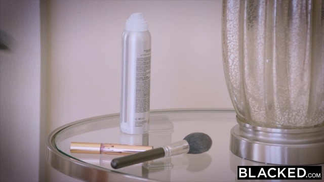 Блондинка любит темнокожих - #1